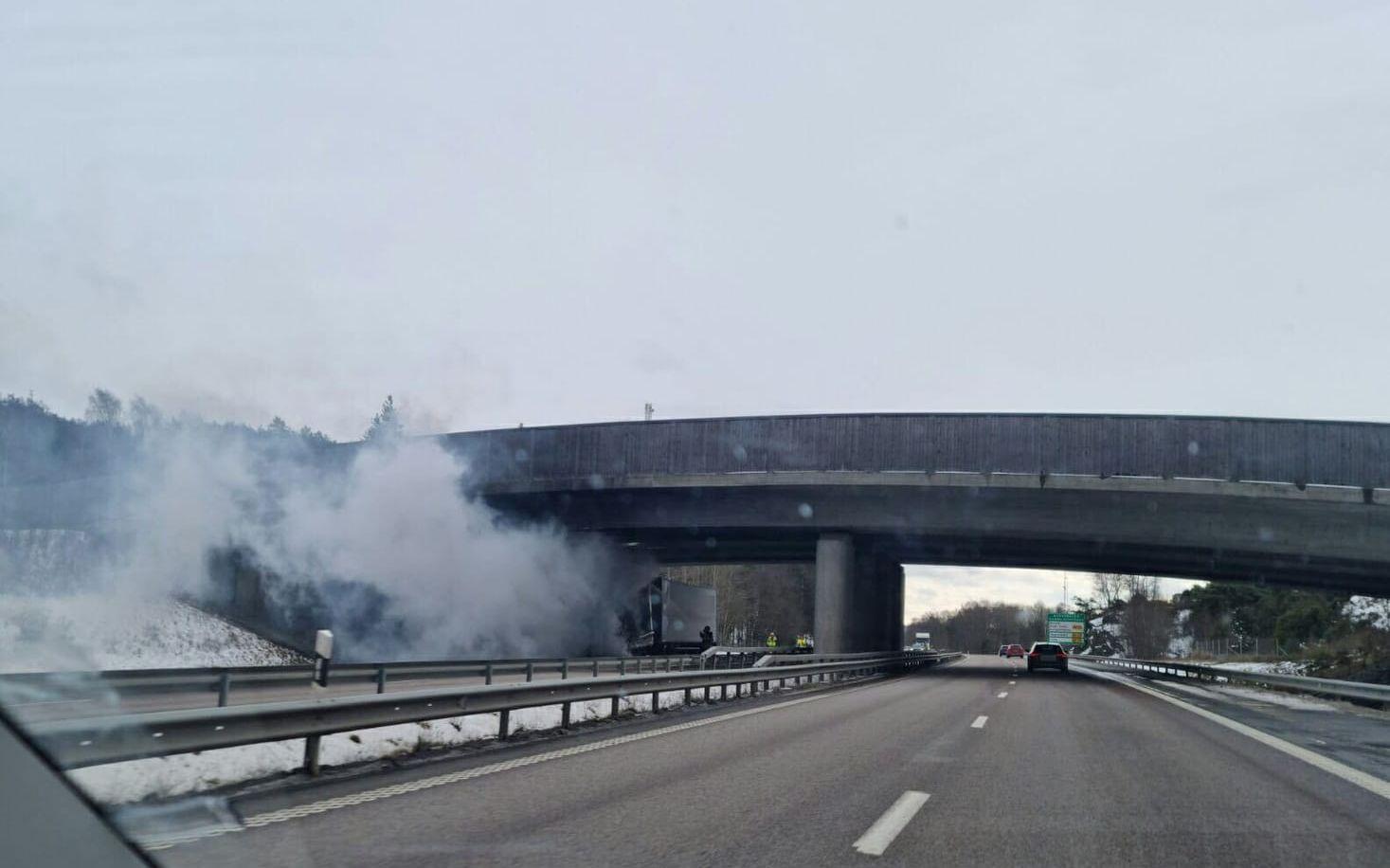 Polisen var även på plats för att bistå räddningstjänstens arbete.