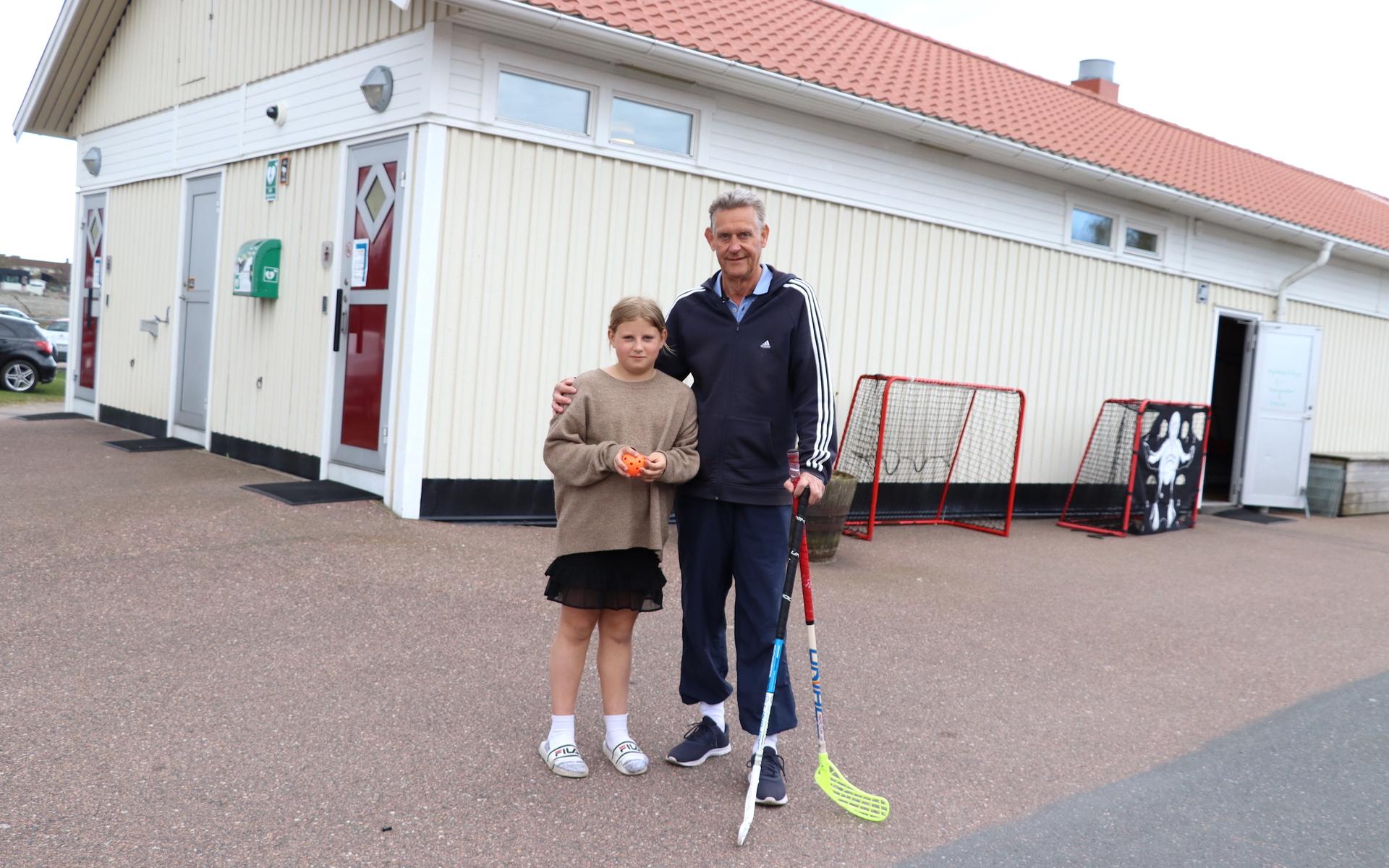 Emelie Clasborg Jäger, 11, med morfar Christer Clasborg kommer bada ändå men vara försiktiga. Emelie har redan badat i fredags och ska även bada nu på Valborg.