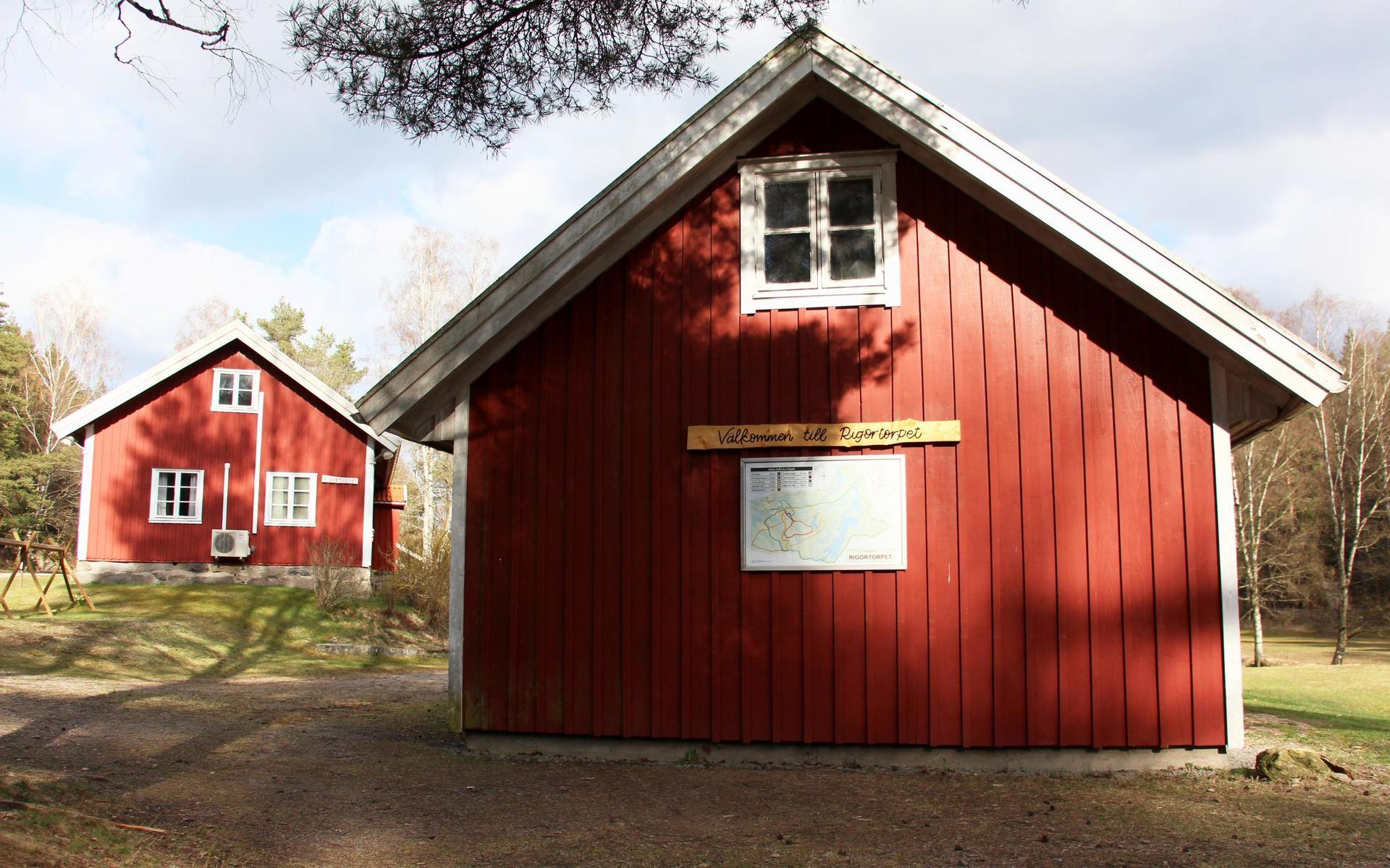 Rigortorpet ligger på en idyllisk plats i skogen i Älvsåker. 