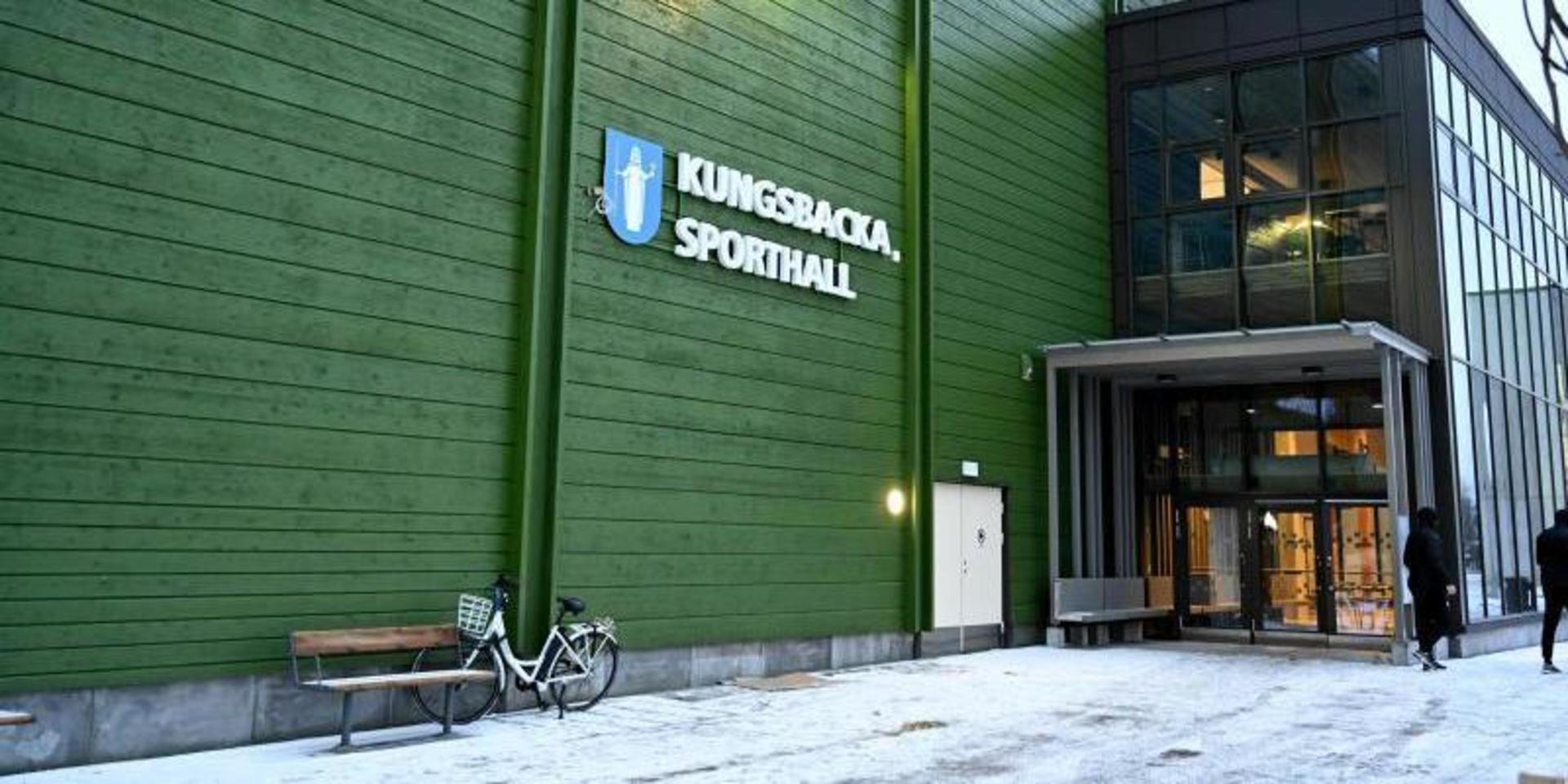 Idrottshallar öppnar upp för träning i alla åldrar. Här är Kungsbackas nya sporthall.