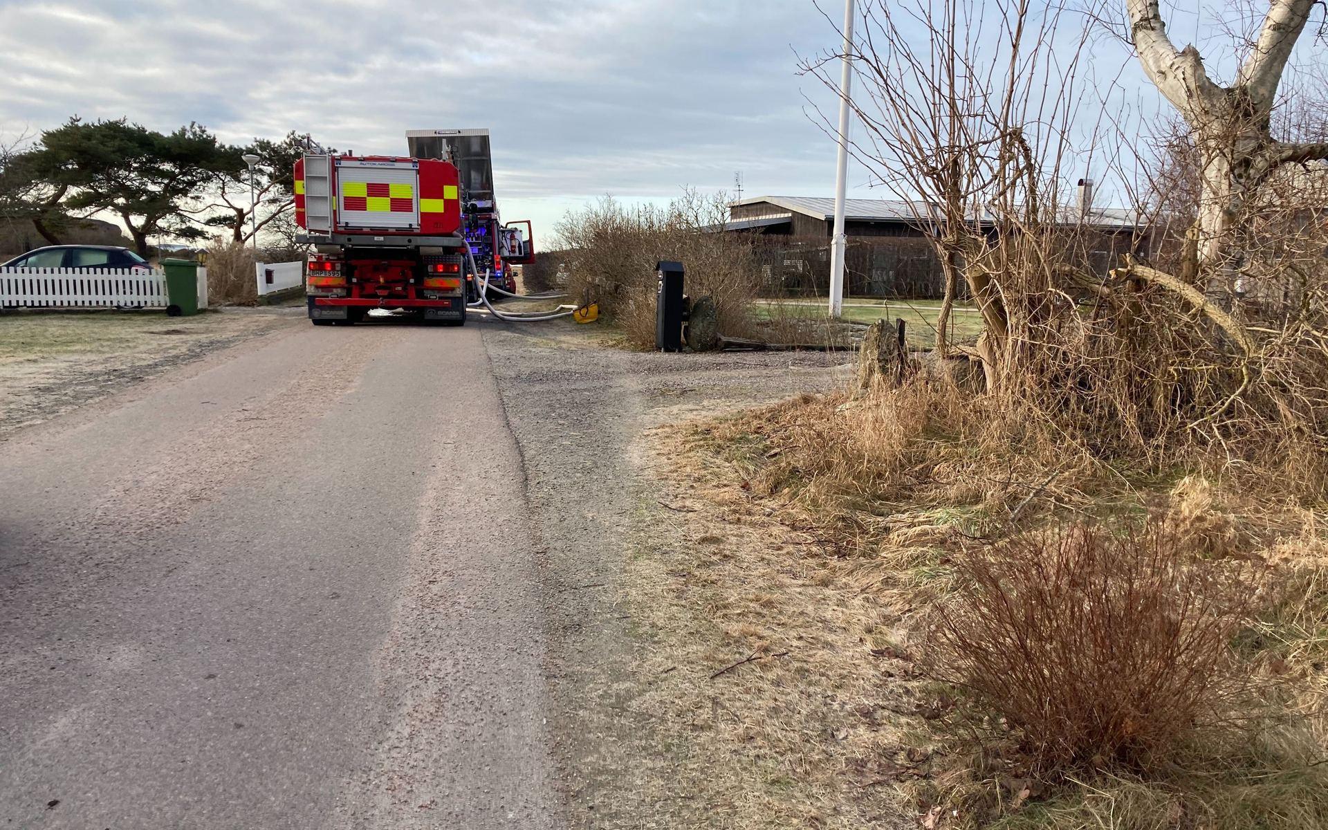 På lördagsmorgonen larmades räddningstjänsten till en villa i Frillesås.