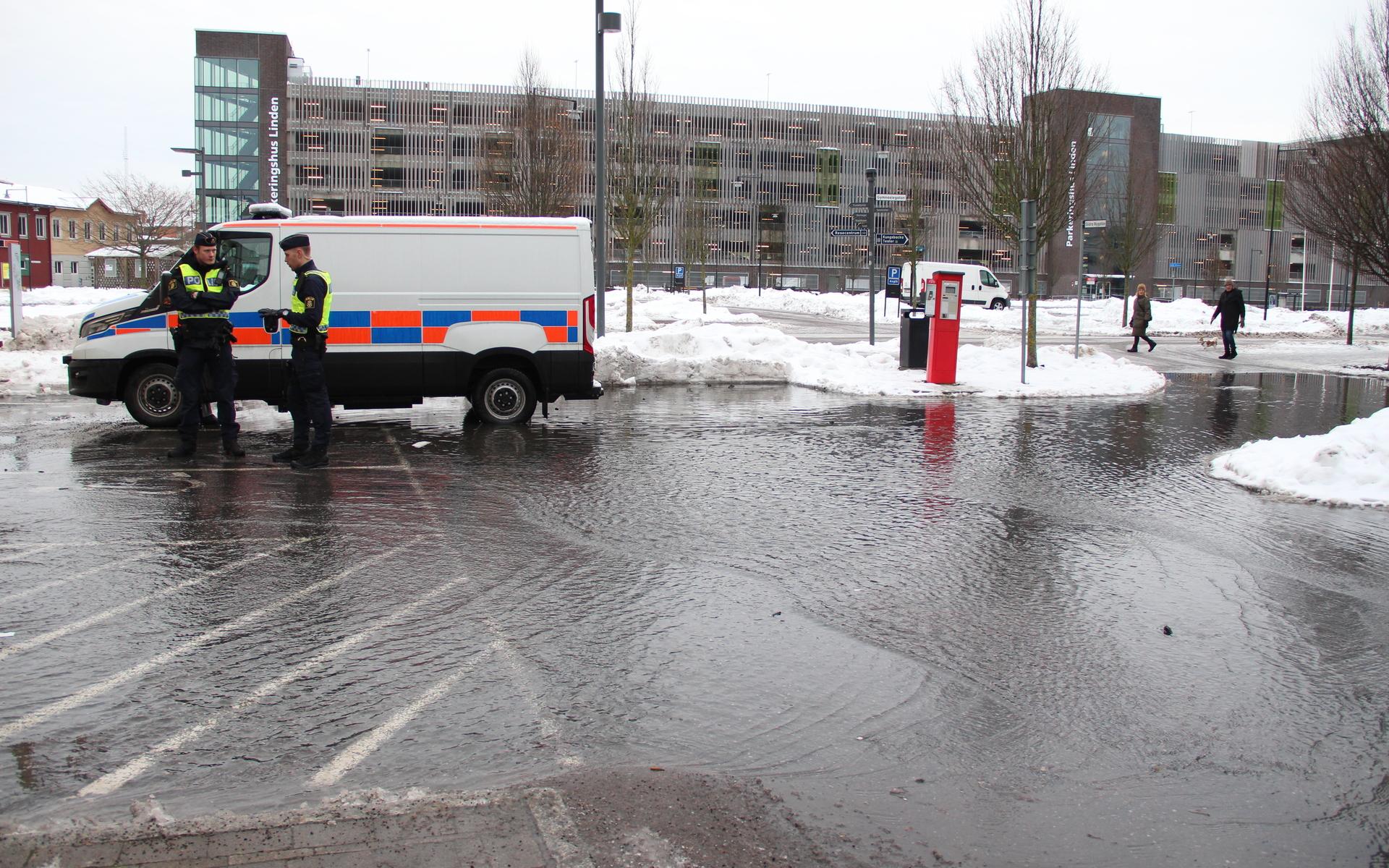 Dagvattenbrunnarna klarade av att svälja det mesta av vattnet rätt så fort.