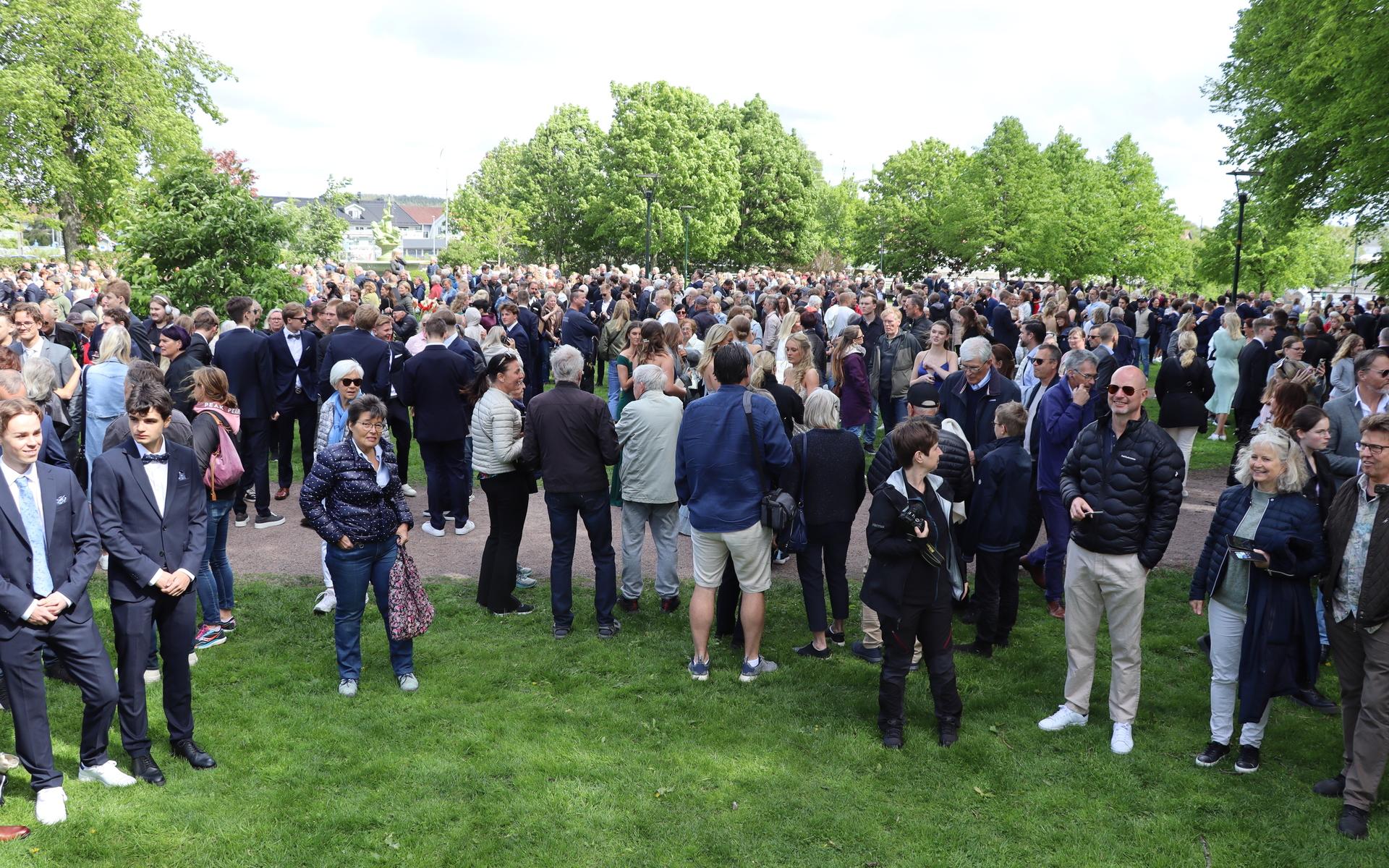 Fredagens balmingel i Badhusparken lockade många.