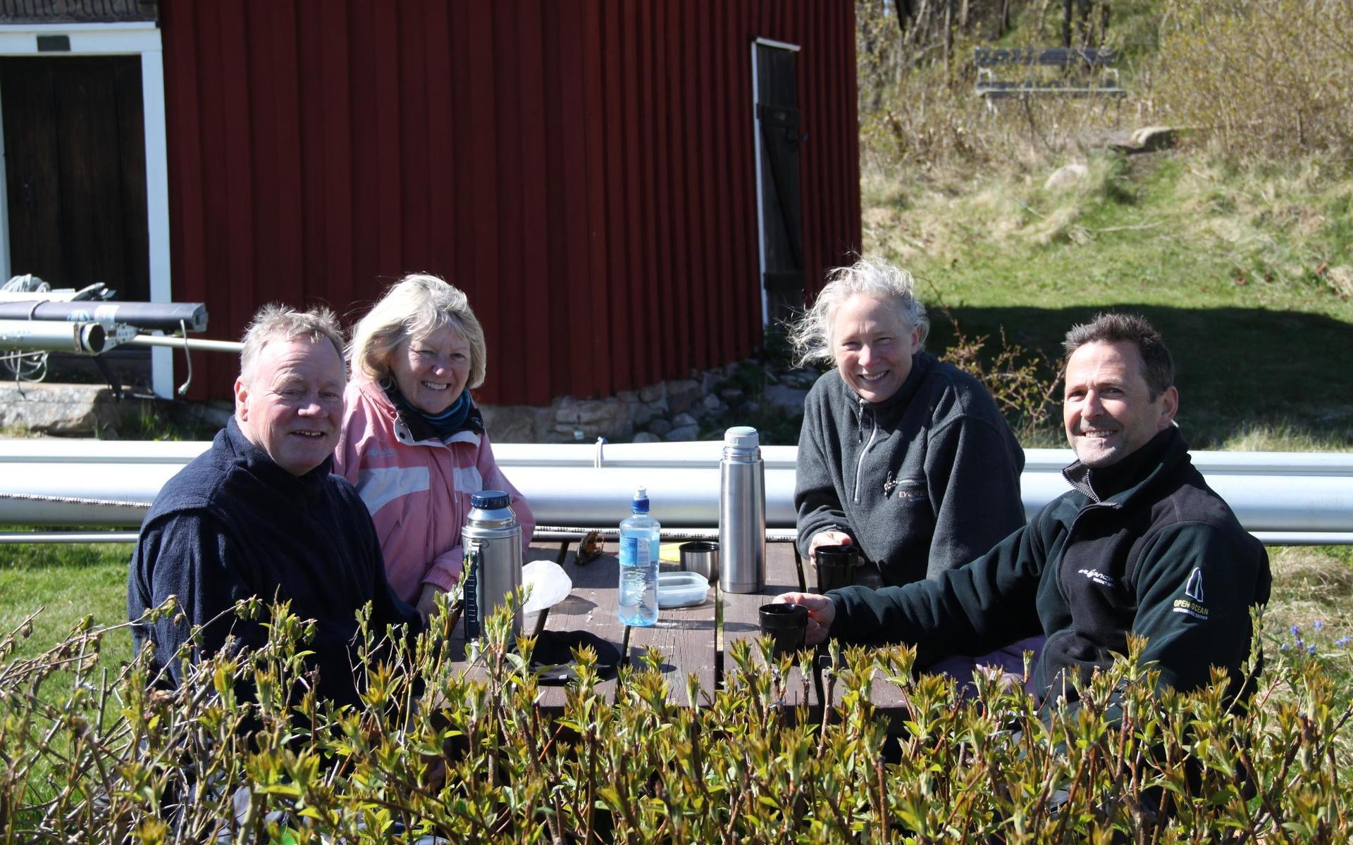 Grannarna Per Hagmar, Marianne Hagmar, Therese Ohlson och Magnus Bolin.