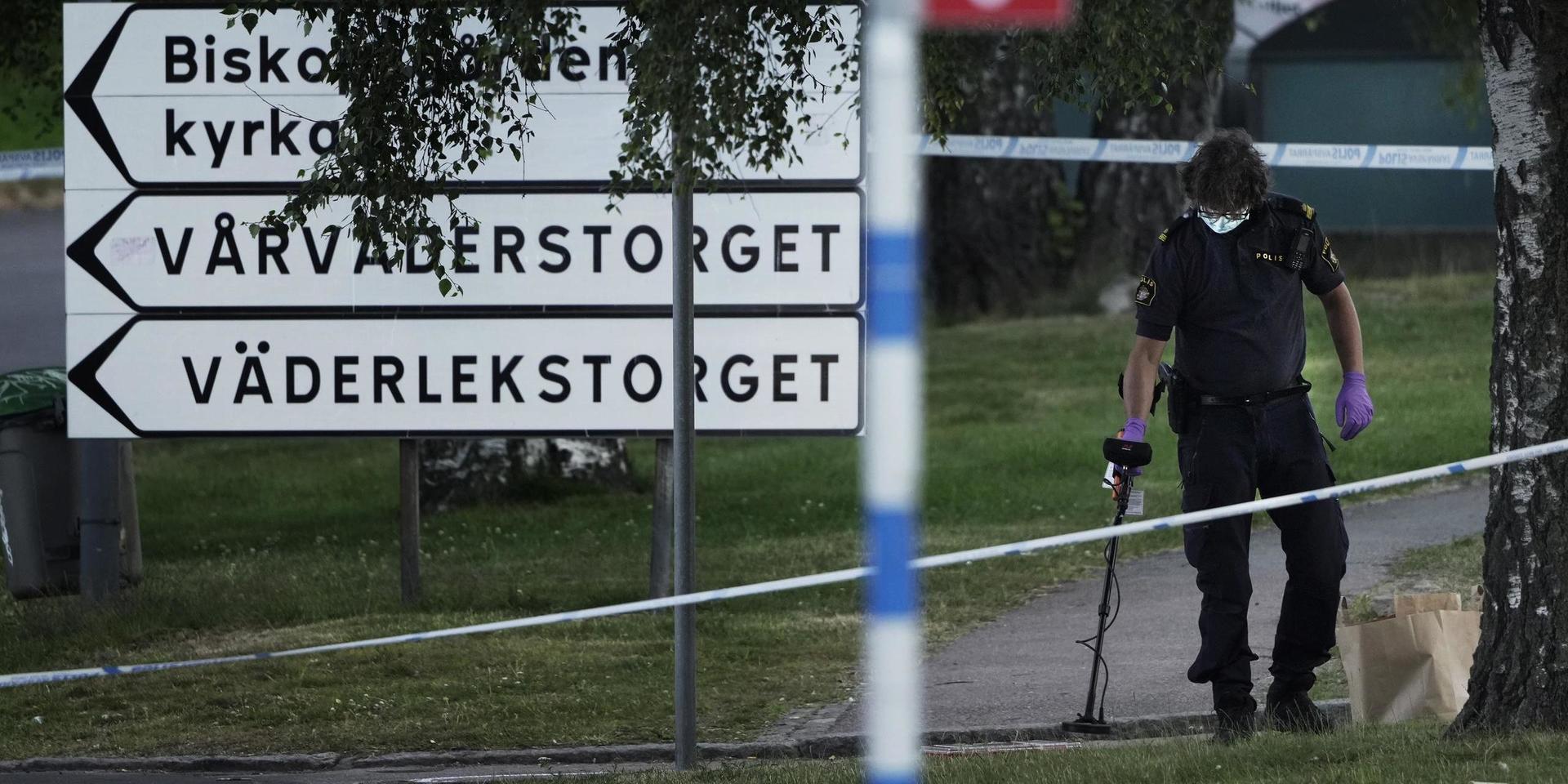 Polis skjuten till döds i Biskopsgården.