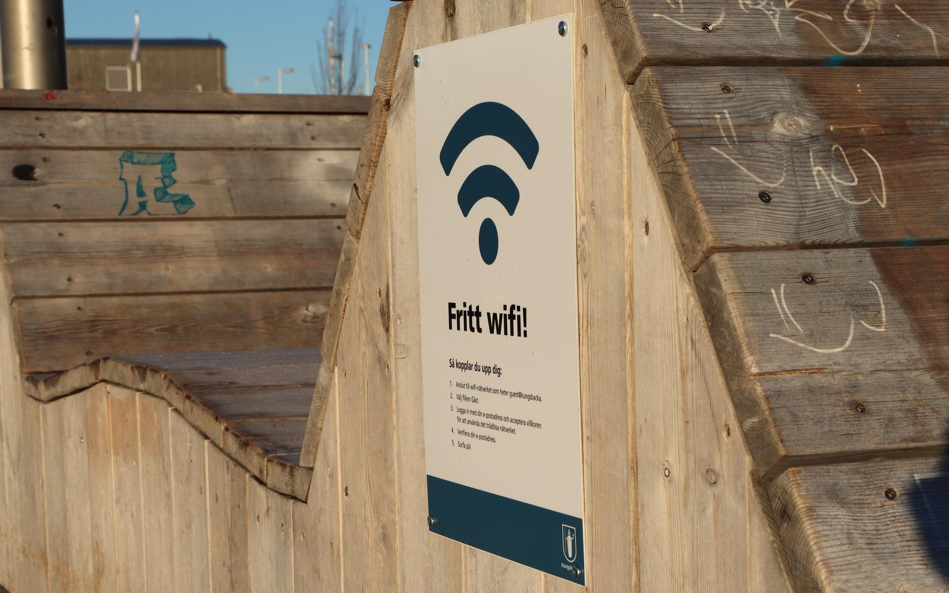 Idrottsparken är först ut med att erbjuda gratis wifi utomhus på offentliga platser i kommunen. Näst på tur är lekplatsen vid Borgmästarebron