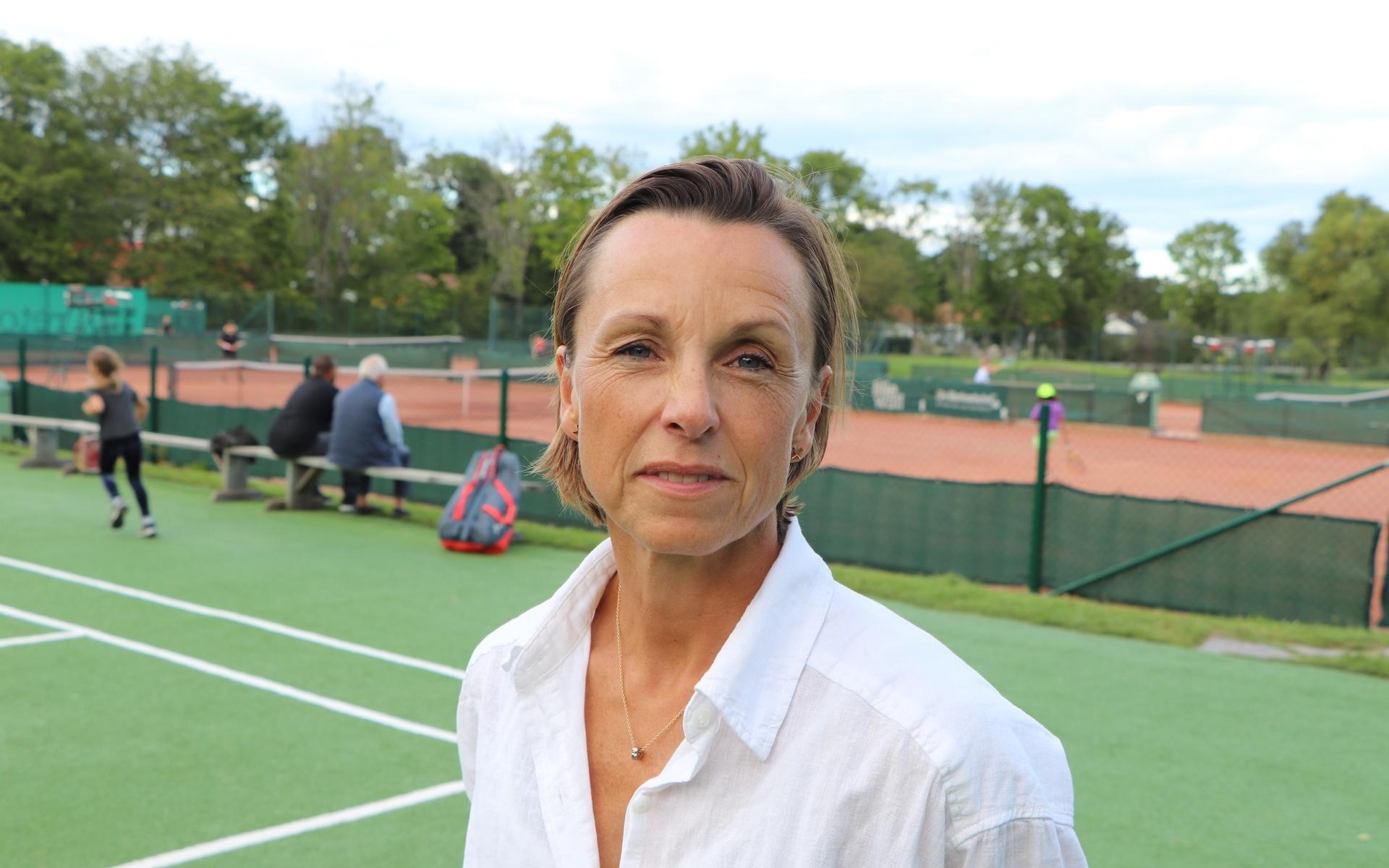 Nina Bergerheim leder juniorverksamheten hos Särö Lawn Tennisklubb.