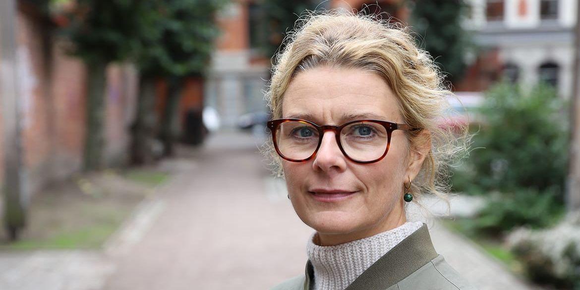  Anna-Karin Kjellgren, på bedrägerisektionen vid polisen i Väst, säger att långa lösenord på mellan 20 till 30 tecken skyddar konton från att bli kapade.