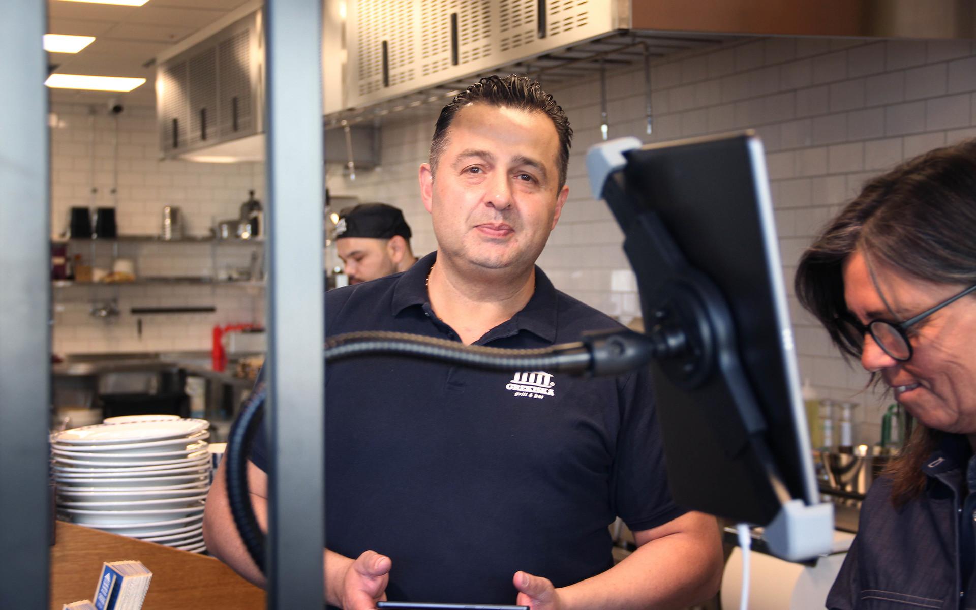 Amin Harmouche var stolt och glad över att få öppna i Kungsbacka. ”Vi var här med familjen på semester och det klickade direkt,” säger han. 